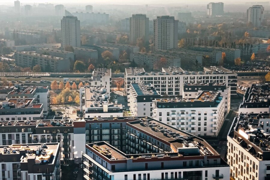 Czy warto inwestować w nieruchomości w Polsce?